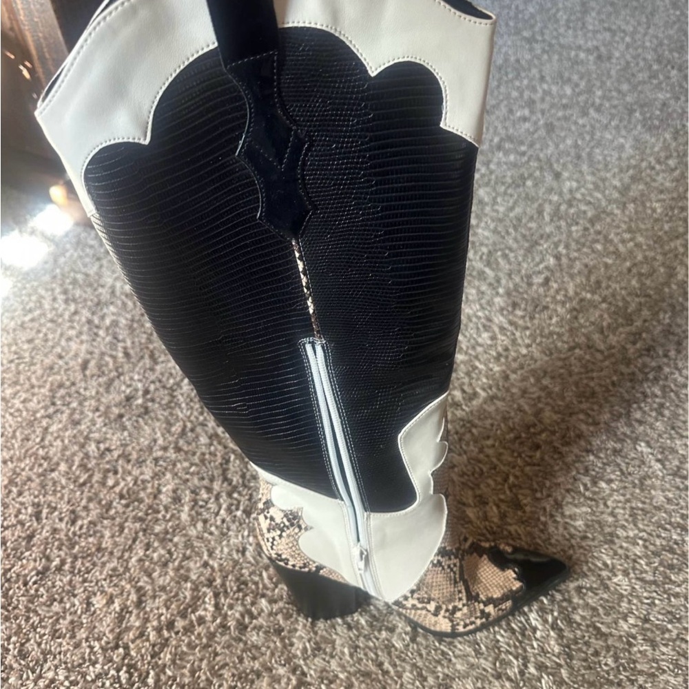 Black Heeled Boots with Split-Toe Design and Zipper Closure